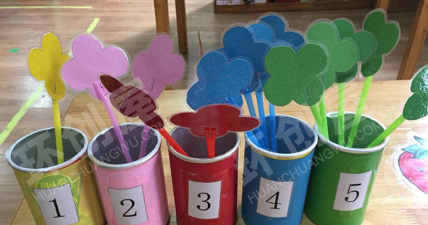 幼儿园环创益智区自制教玩具图片