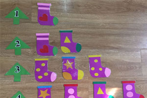 幼儿园环创益智区自制教玩具图片10张