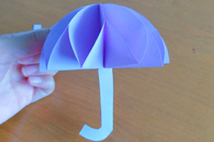 幼儿园制作小雨伞吊饰图片7张
