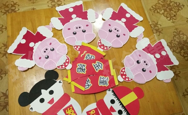 幼儿园元旦主题门窗装饰图片
