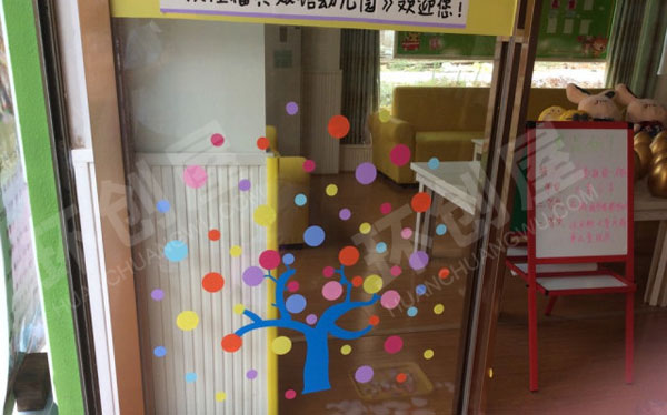 幼儿园玻璃门窗装饰图片