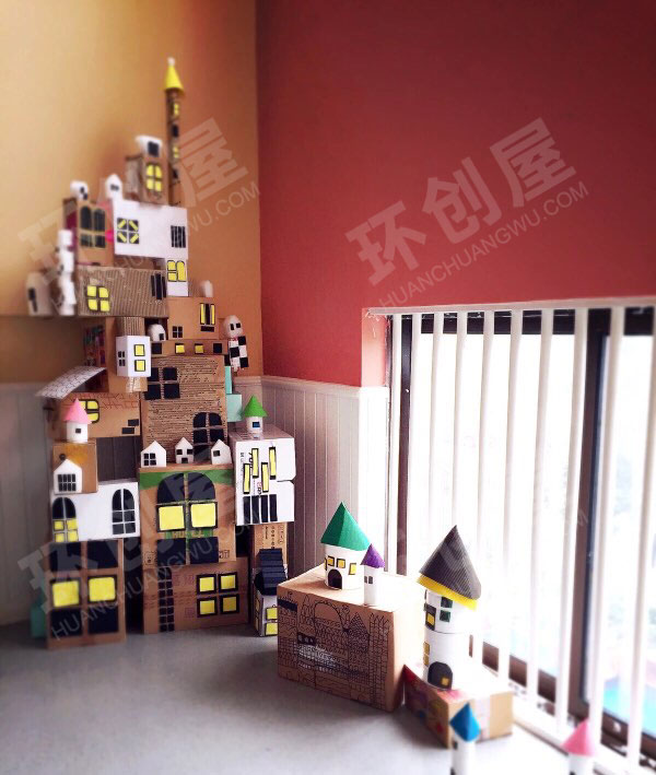 幼儿园建构区纸盒创意搭建环创图片