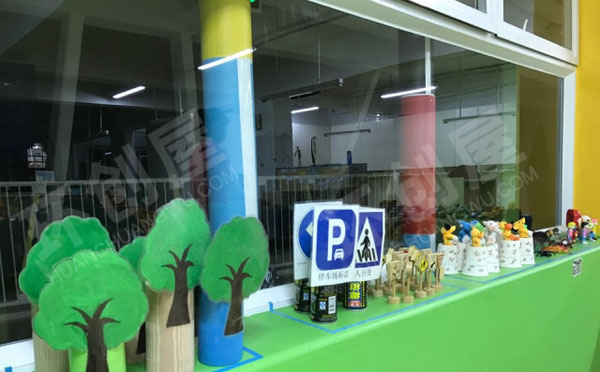幼儿园建构区超级停车场环创图片