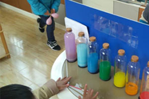 幼儿园科探区颜色的秘密图片