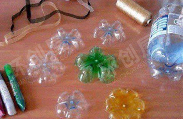 幼儿园晶莹剔透的雪花吊饰图片