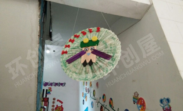 幼儿园走廊吊挂饰废物利用生动有趣图片