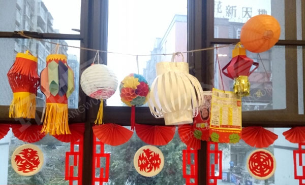 幼儿园元旦节门窗布置图片