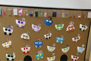 幼儿园作品展示纸盘小汽车滴滴吧图片3张
