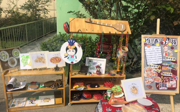 幼儿园户外活动庆国庆民族大联欢图片