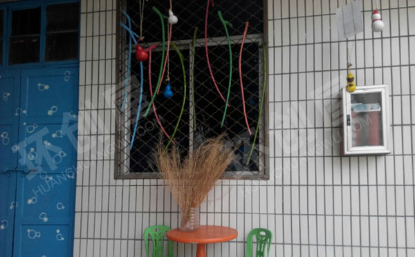 幼儿园户外活动废品利用制作摆件图片