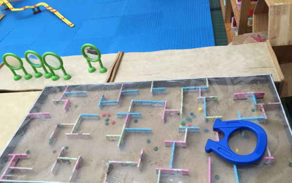 幼儿园建构区沙盘搭建图片
