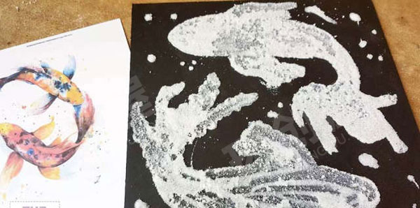 幼儿园美工区中秋胶水锦鲤画图片