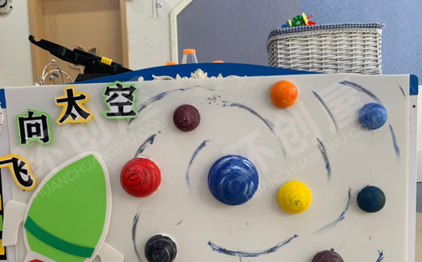 幼儿园黄绿色调小清新科学区图片