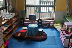 幼儿园角色区可以操作的娃娃家图片9张