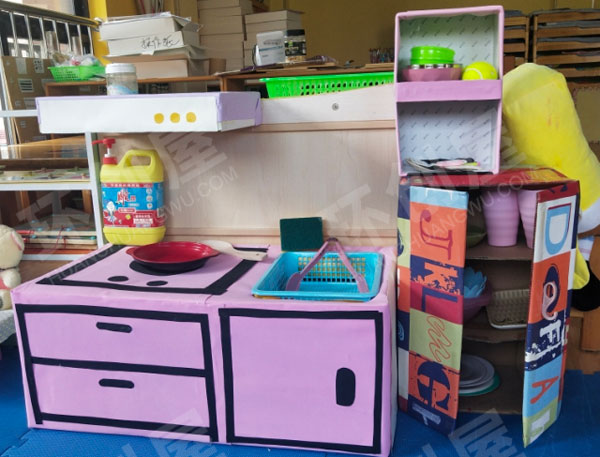 幼儿园角色区可以操作的娃娃家图片
