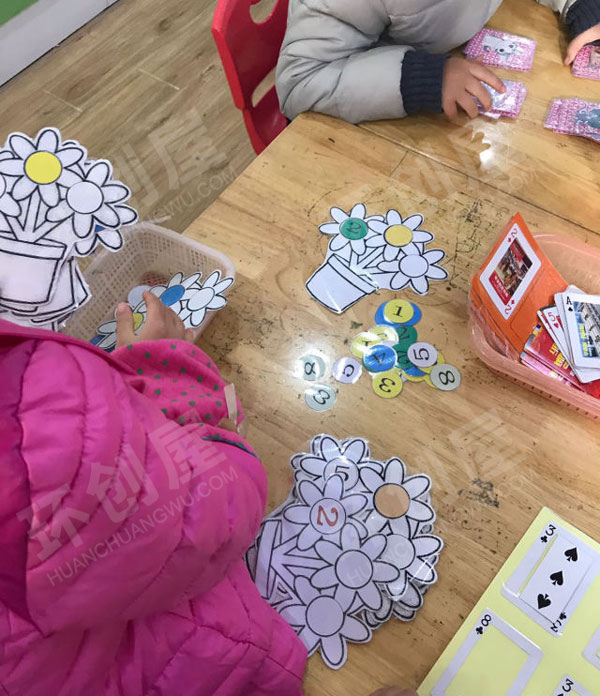 幼儿园益智区各种自制玩教具环创图片