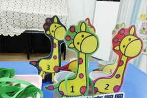 幼儿园益智区长颈鹿套圈圈图片