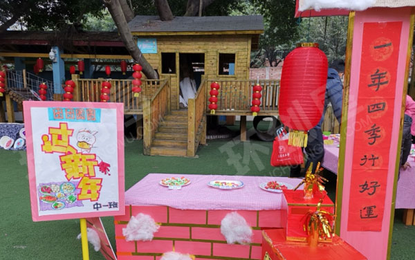 幼儿园户外新年美术展图片