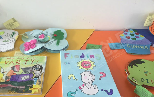 幼儿园阅读区手工自制图书图片