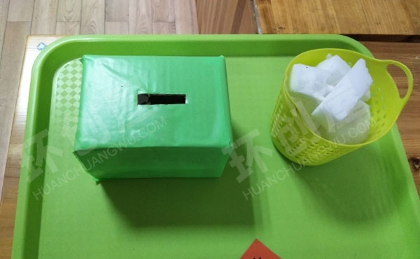 幼儿园科学区海绵宝宝摸和捏图片