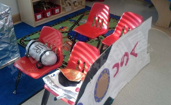幼儿园角色游戏飞机场图片