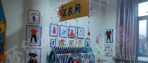 幼儿园表演区皇帝的新装图片
