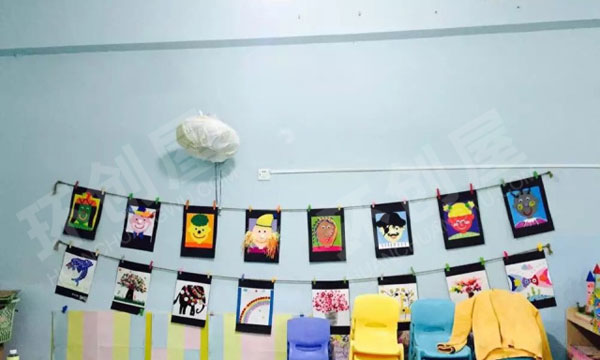 幼儿园美术作品墙面布置图片