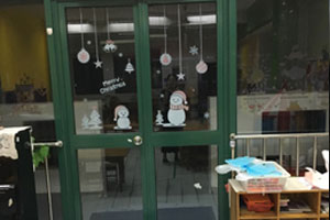 幼儿园小雪人主题门窗装饰图片