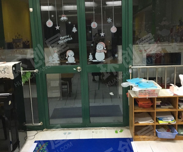 幼儿园小雪人主题门窗装饰图片