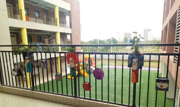 幼儿园走廊栏杆水管钢琴水管娃娃图片