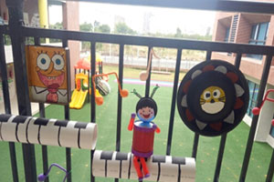 幼儿园走廊栏杆水管钢琴水管娃娃图片8张