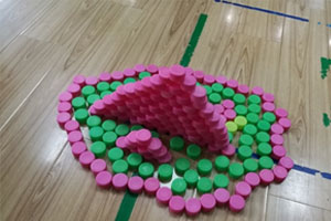 幼儿园建构区好玩的瓶盖图片5张