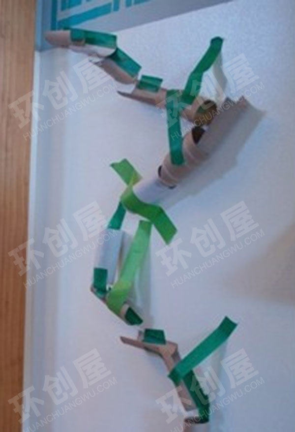 幼儿园科学区卷纸芯筒墙面滚滚乐图片