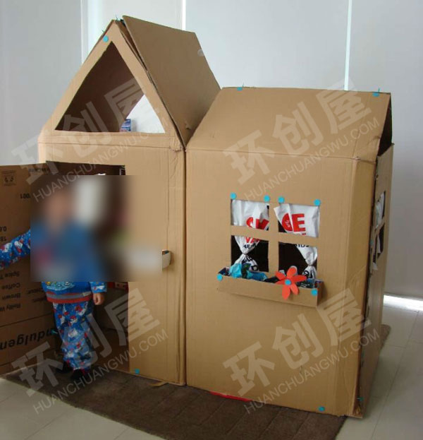 幼儿园角色区好玩的纸箱房子图片