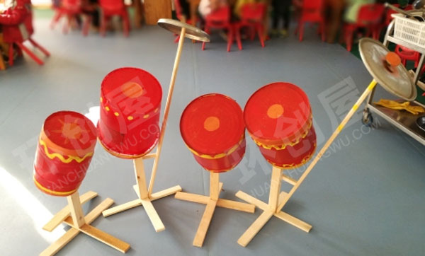 幼儿园表演区瓶瓶罐罐制作架子鼓图片