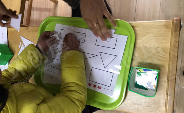 幼儿园益智区自制各种环保玩教具图片
