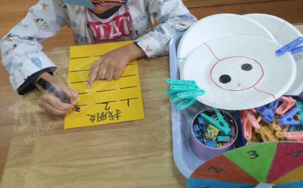 幼儿园益智区相邻数图片