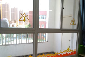 幼儿园北欧风橙黄色系门窗图片2张