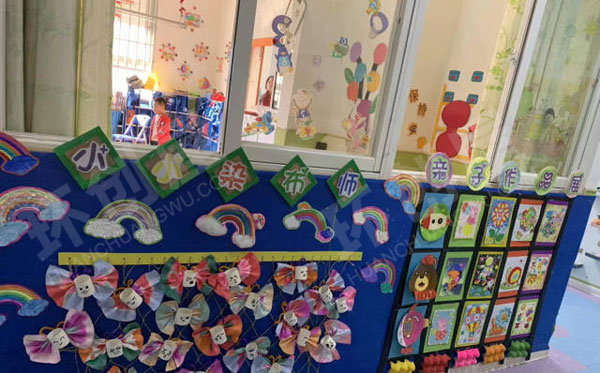 幼儿园彩色世界门窗环创图片