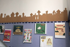幼儿园走廊墙面各种绘本环创图片4张