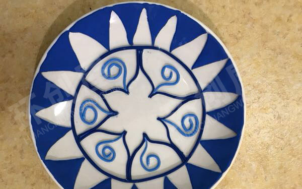 幼儿园美工区粘土青花瓷盘图片