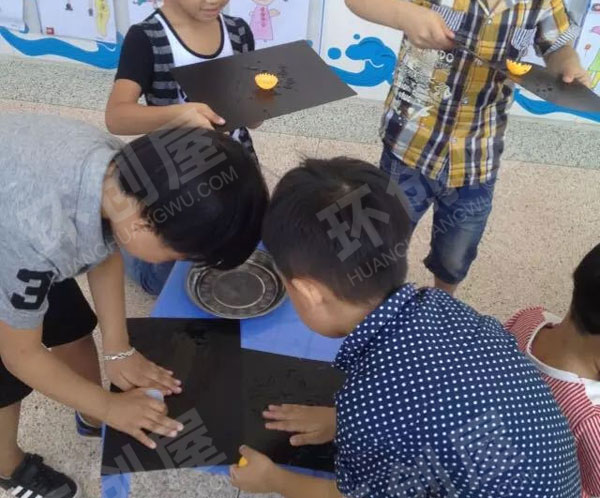 幼儿园科探区会黏的水旋转乒乓球图片