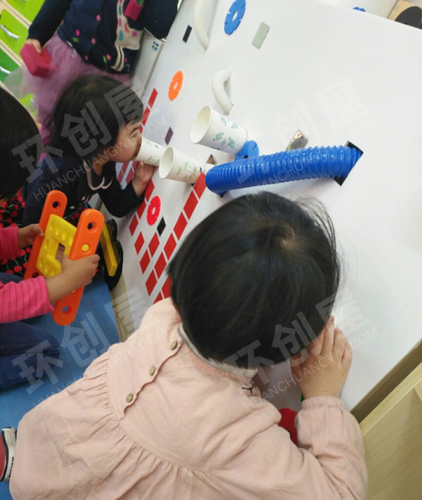 幼儿园科探区传声筒图片