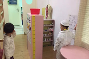 幼儿园小医院角色扮演图片6张