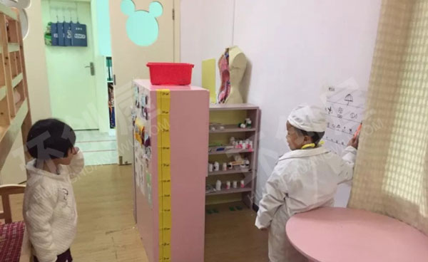 幼儿园小医院角色扮演图片