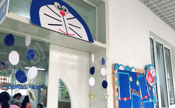 幼儿园卡通风多拉a梦门窗环创图片