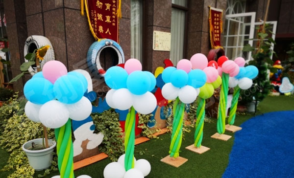 幼儿园户外活动六一活动场景布置森林动物园图片