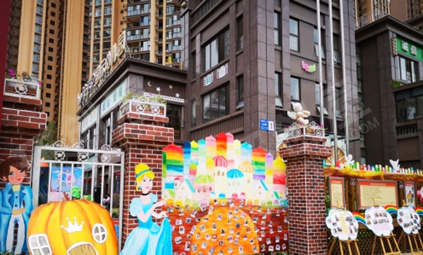 幼儿园户外活动六一活动场景布置森林动物园图片