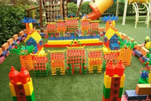幼儿园建构区雪花片大型建构模型图片6张