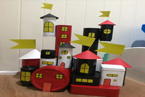 幼儿园各种废旧物品构建成品图片6张